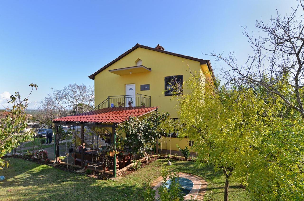Apartments Danijel 1956 Pula Exterior photo