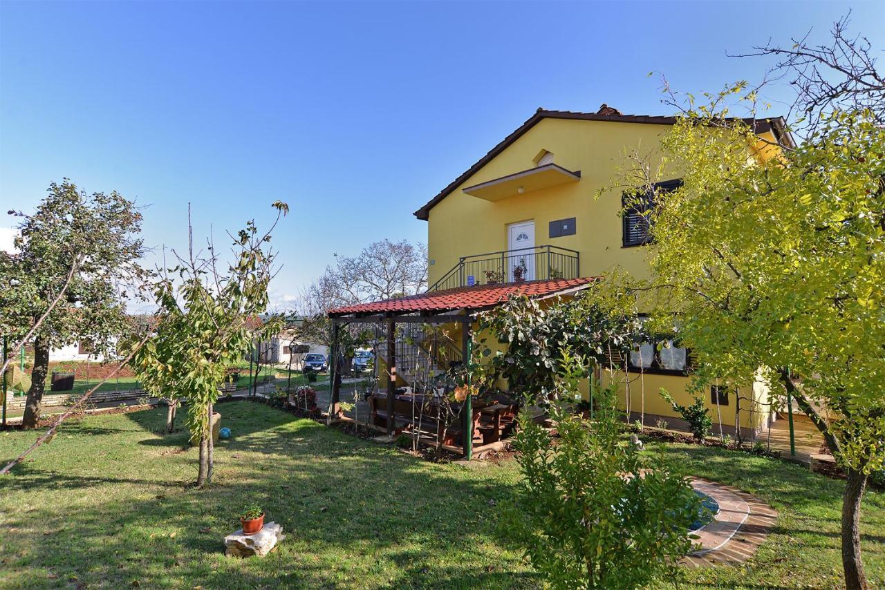 Apartments Danijel 1956 Pula Exterior photo